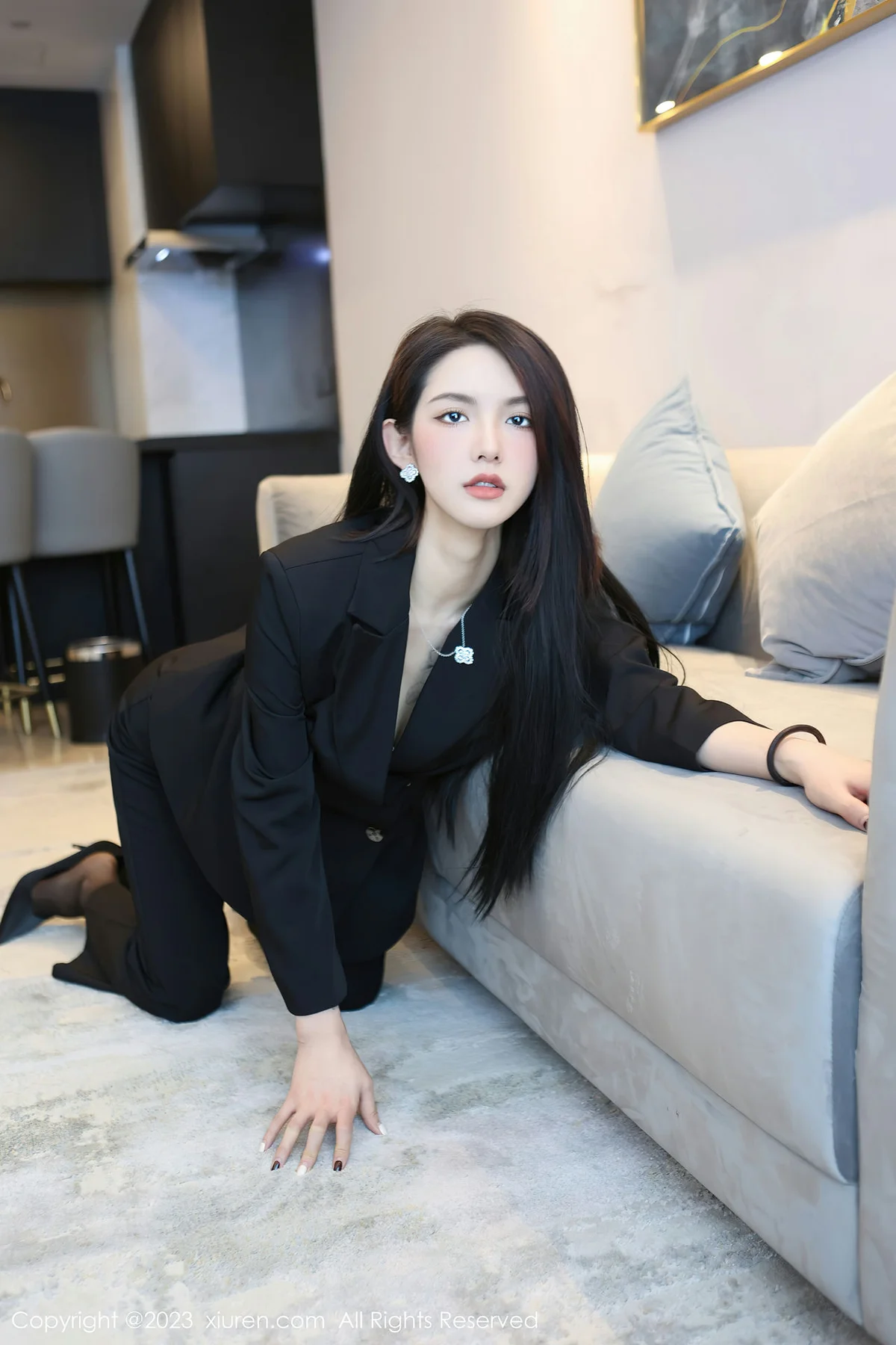 XiuRen 秀人 No.6576 乔一一 紫灰色蕾丝写真 - 1