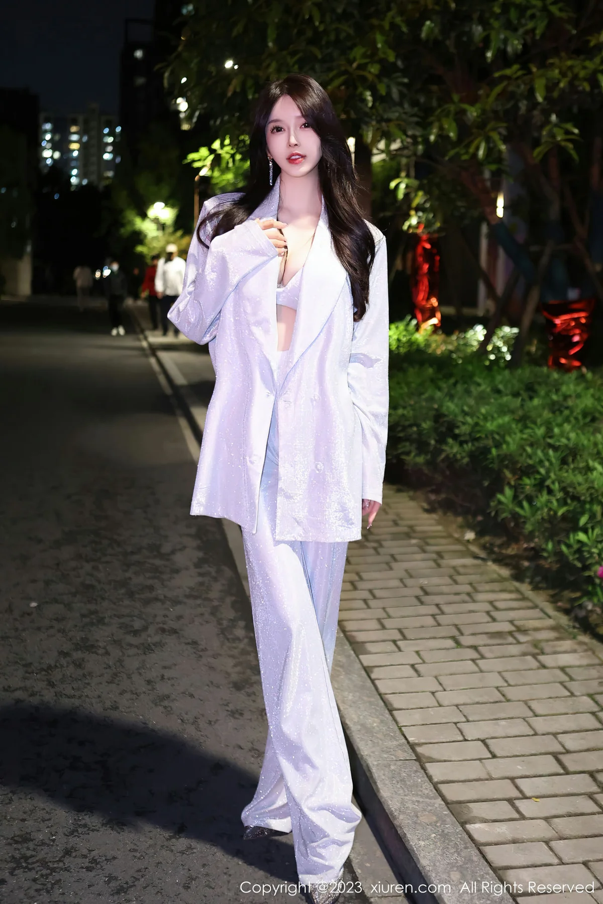 XiuRen 秀人 No.6605 玉兔miki 诱人灰丝街拍性感写真33 - 3