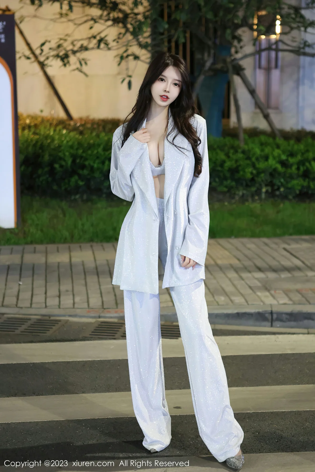 XiuRen 秀人 No.6605 玉兔miki 诱人灰丝街拍性感写真33 - 6