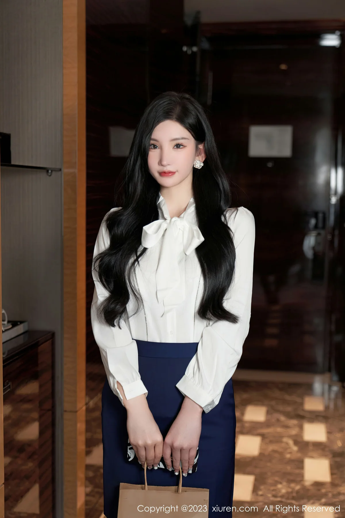 XiuRen 秀人 No.6614 周于希Sally 女职员的办公室秘密心愿旅拍 - 1