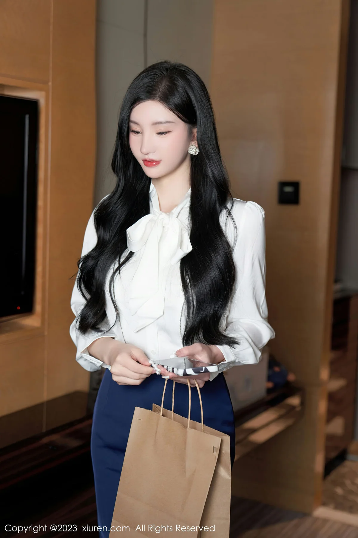 XiuRen 秀人 No.6614 周于希Sally 女职员的办公室秘密心愿旅拍 - 3