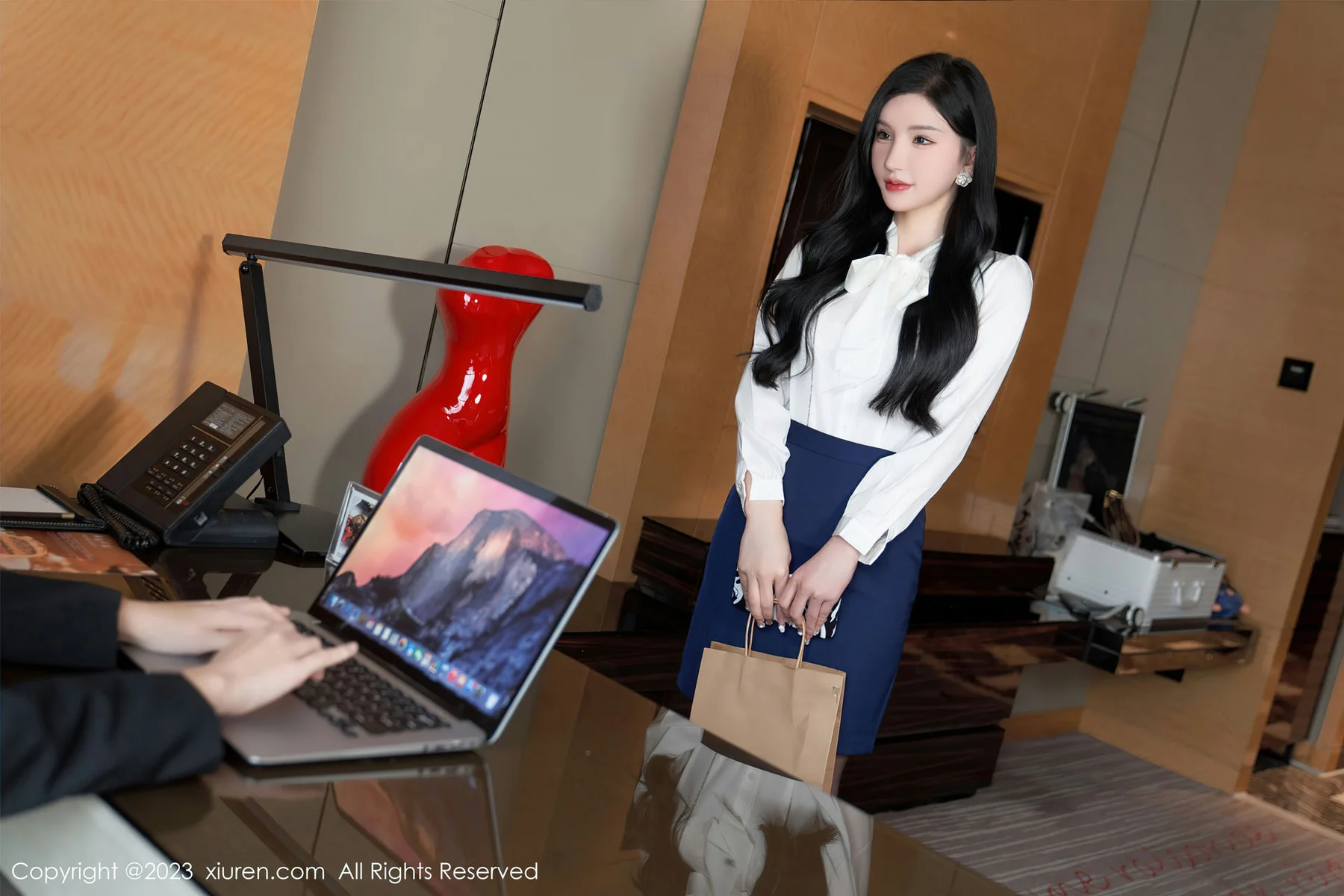 XiuRen 秀人 No.6614 周于希Sally 女职员的办公室秘密心愿旅拍 - 4