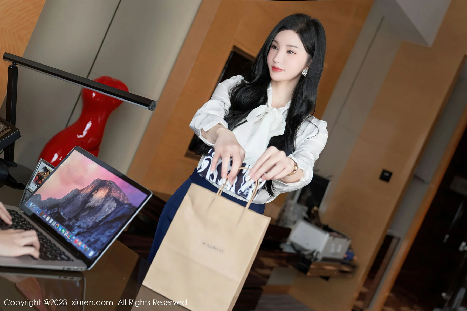 XiuRen 秀人 No.6614 周于希Sally 女职员的办公室秘密心愿旅拍 - 5