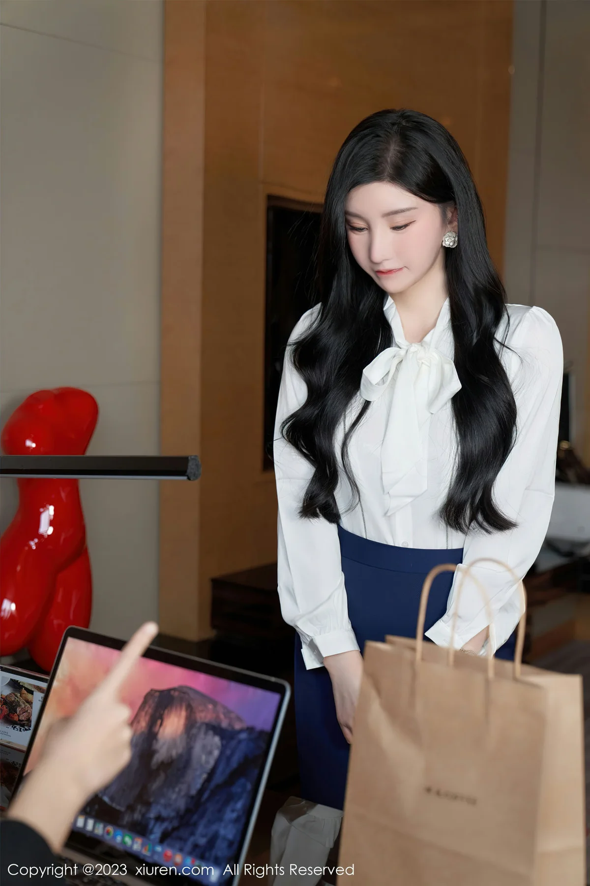 XiuRen 秀人 No.6614 周于希Sally 女职员的办公室秘密心愿旅拍 - 8