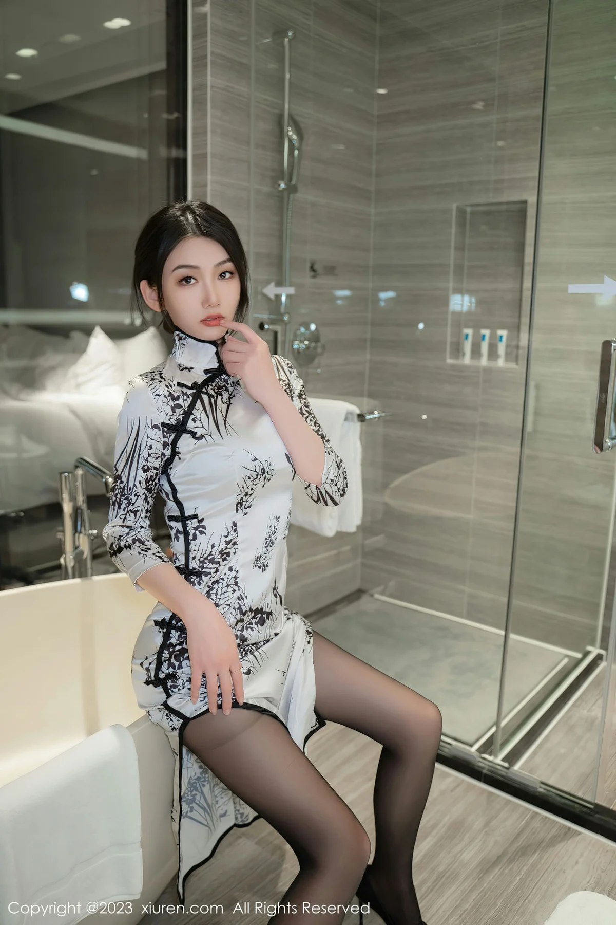 XiuRen 秀人 No.6668 李佳芮cherie 红水墨图案旗袍性感写真 - 8