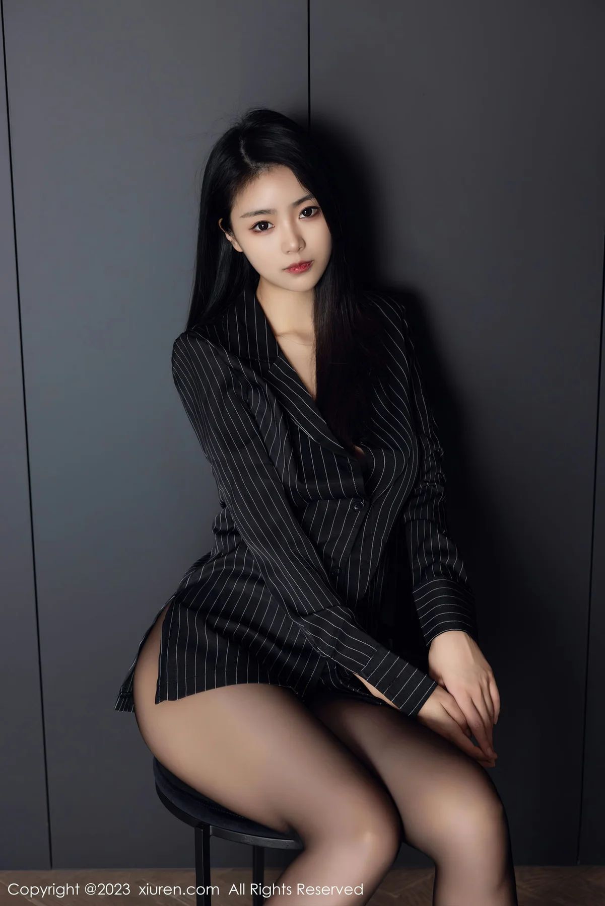 XiuRen 秀人 No.6677 可樂Vicky 黑色条纹上衣性感写真33 - 6