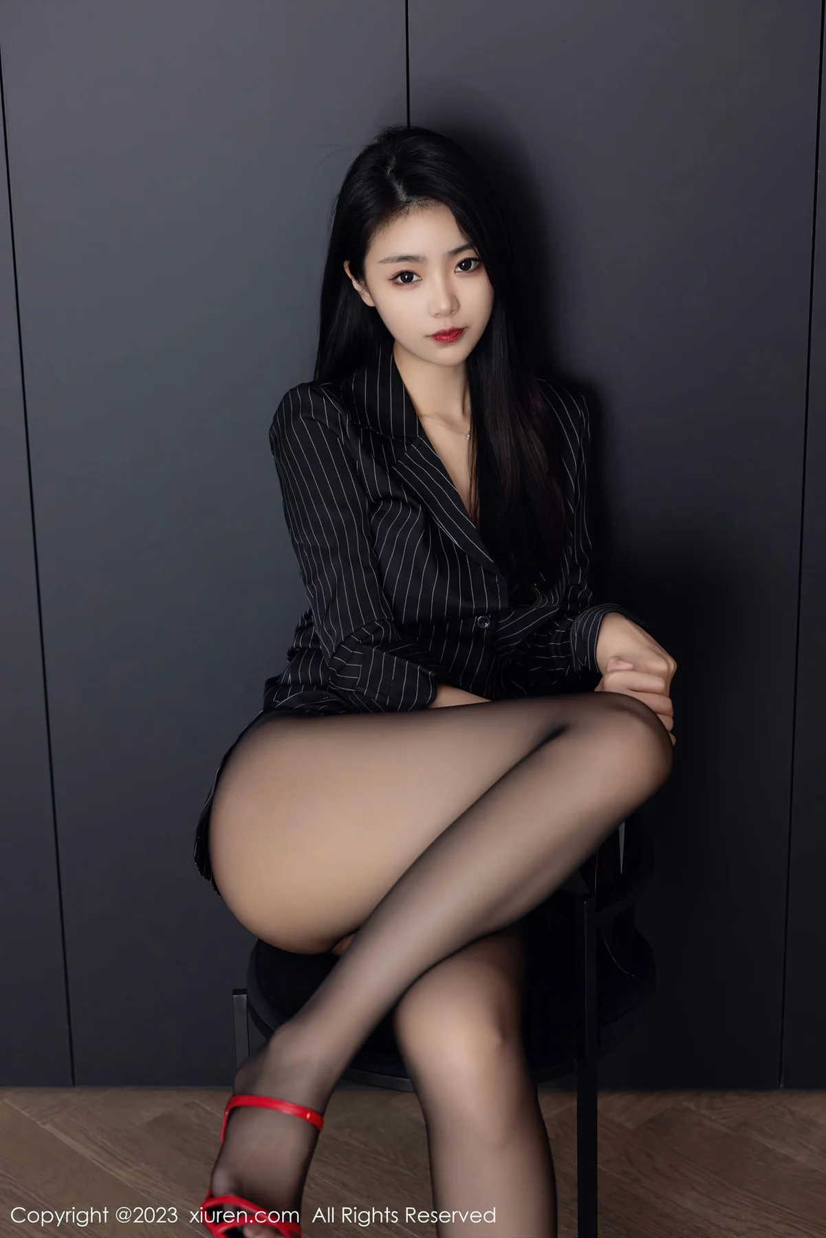 XiuRen 秀人 No.6677 可樂Vicky 黑色条纹上衣性感写真33 - 8