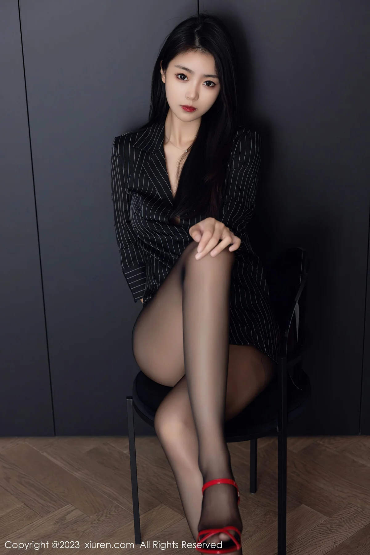 XiuRen 秀人 No.6677 可樂Vicky 黑色条纹上衣性感写真33 - 9