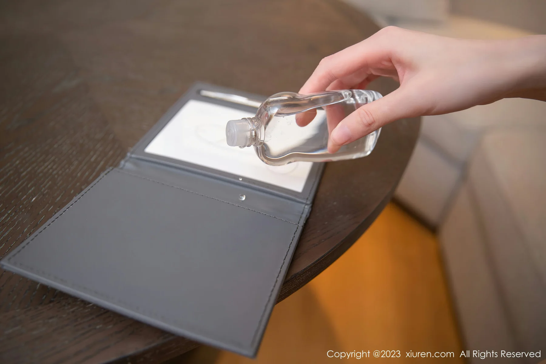 XiuRen 秀人 No.6680 是小逗逗 性感技师角色扮演三亚旅拍1 - 5