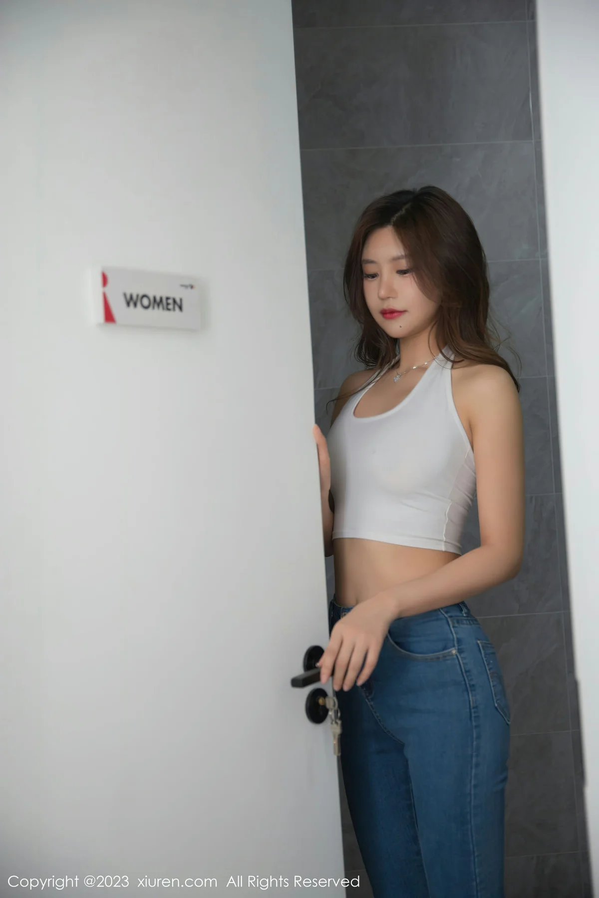 XiuRen 秀人 No.6690 绮里嘉ula 魅惑黑丝湿身性感写真1 - 10