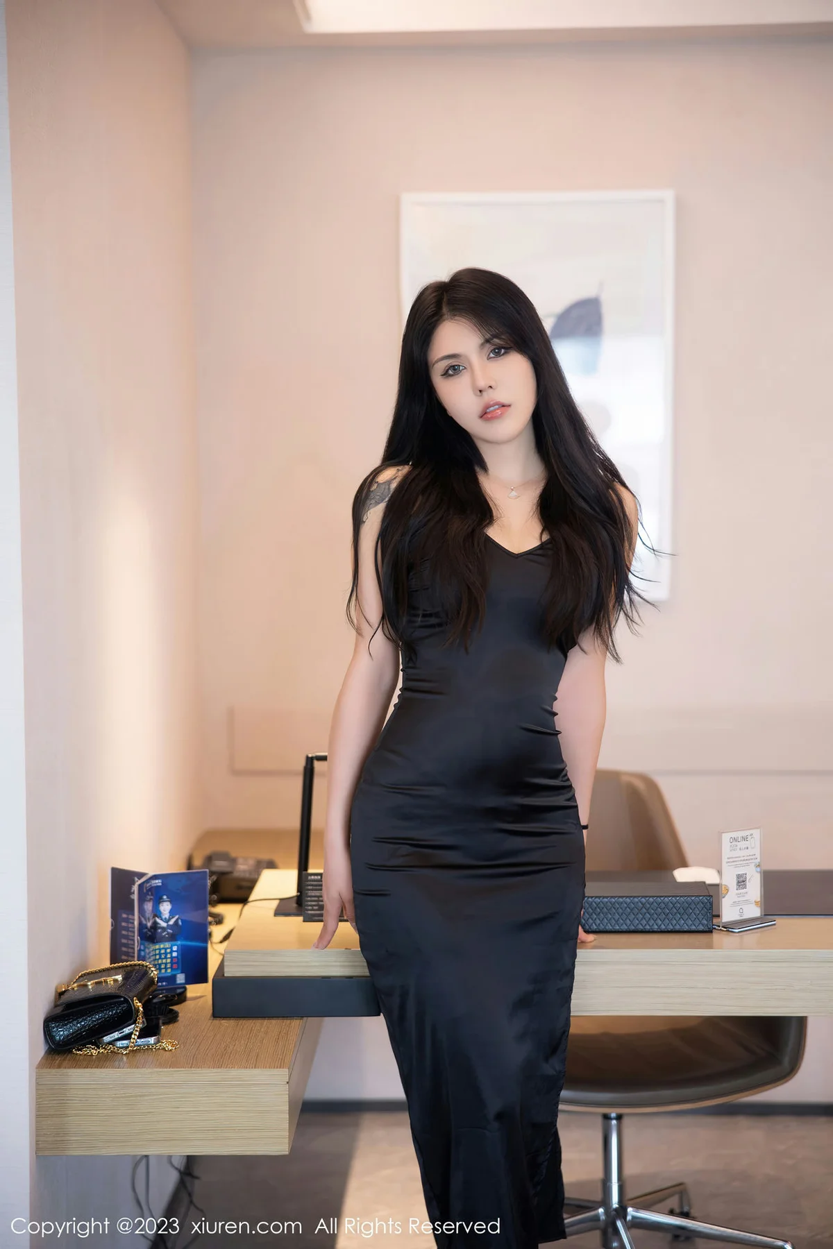 XiuRen 秀人 No.6708 s纯一 首套写真黑丝礼裙 - 1