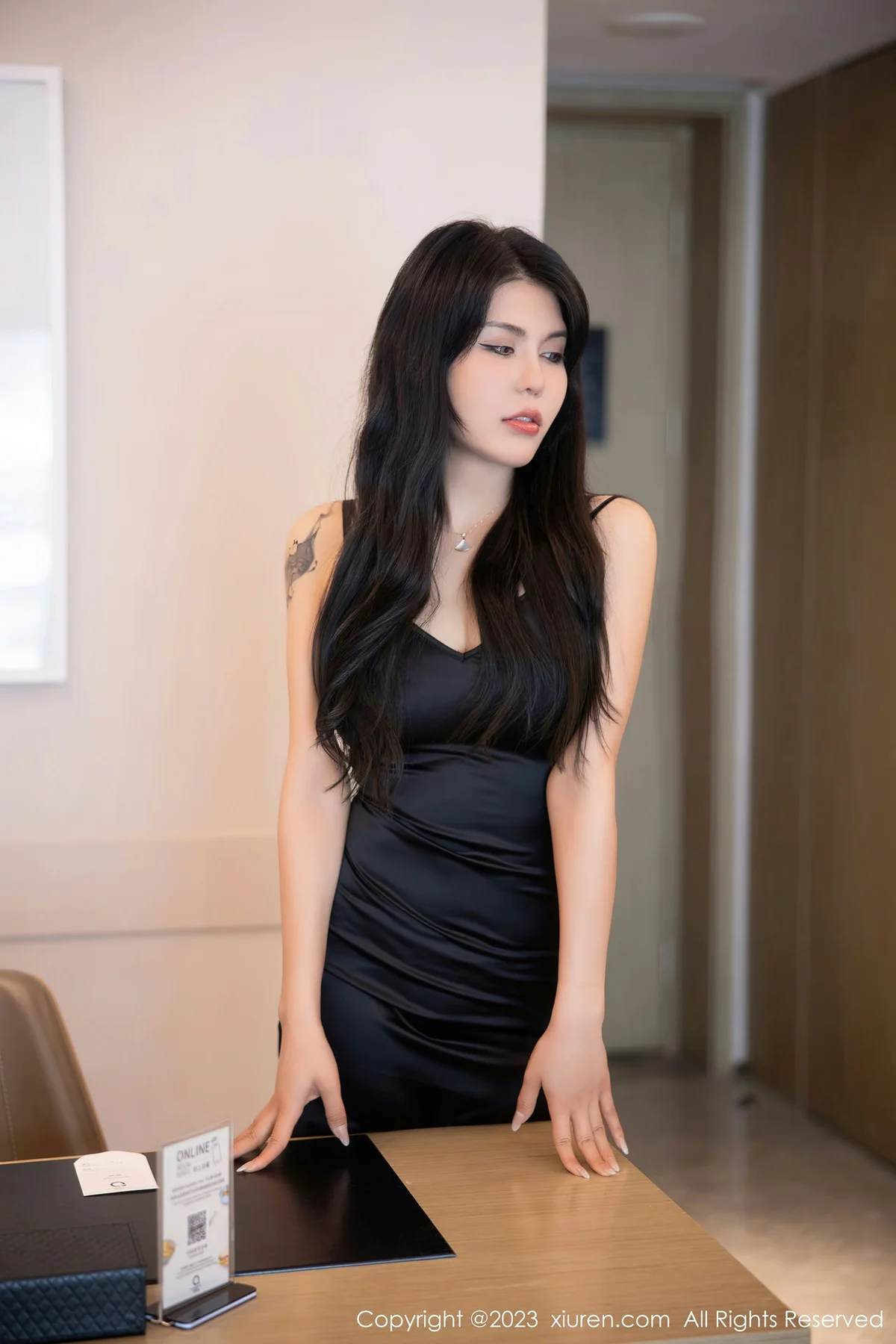 XiuRen 秀人 No.6708 s纯一 首套写真黑丝礼裙 - 4