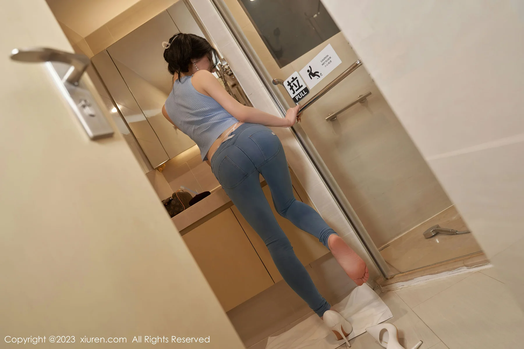 XiuRen 秀人 No.6731 周于希Sally 主题《哥哥，可以上你家洗澡嘛》深圳-香港旅拍111 - 10