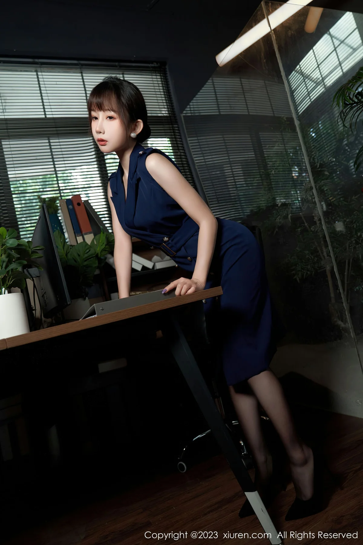 XiuRen 秀人 No.6737 波巧酱 剧情主题“办公室不能说的秘密”性感写真11 - 10