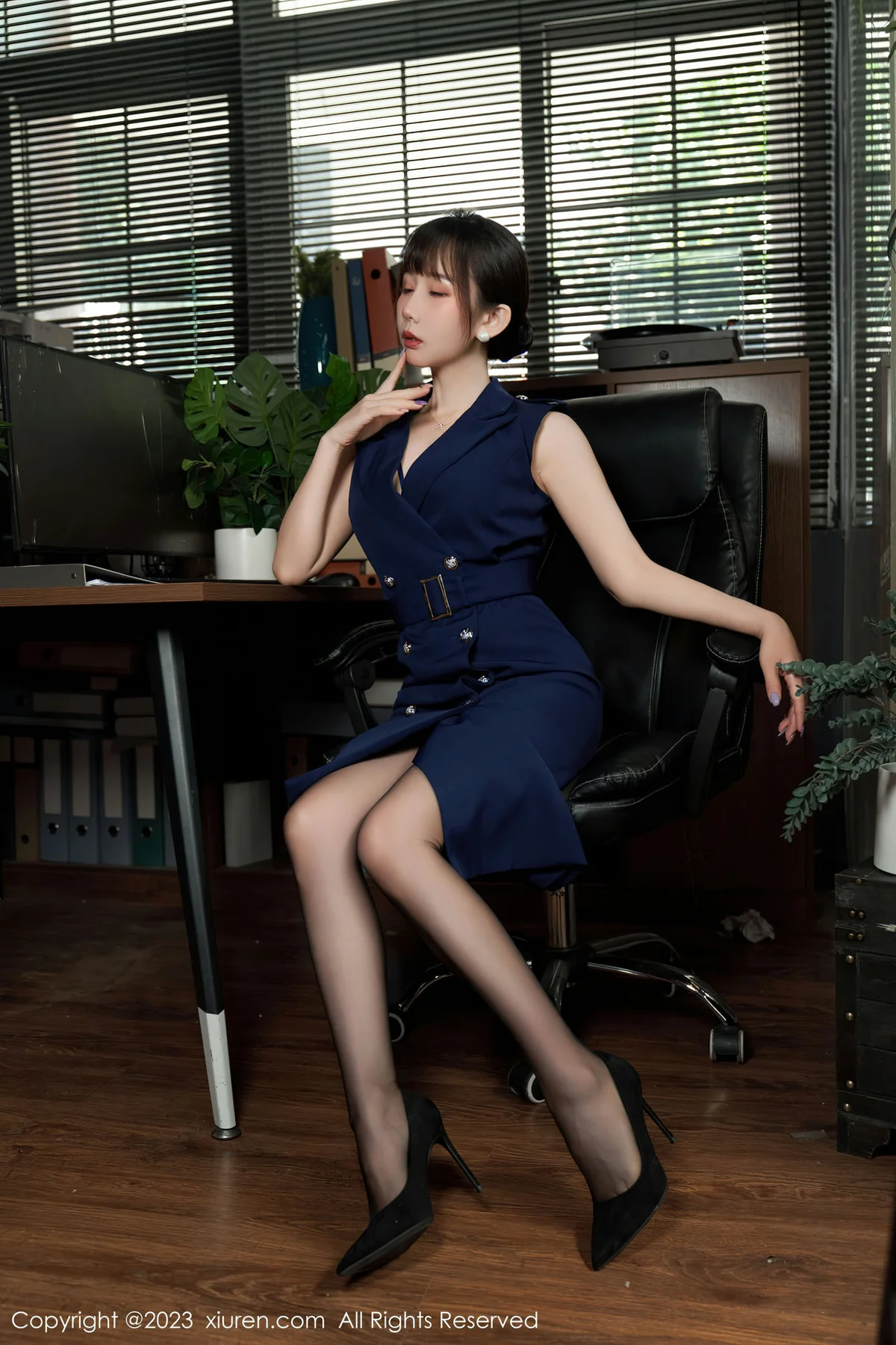 XiuRen 秀人 No.6737 波巧酱 剧情主题“办公室不能说的秘密”性感写真11 - 6