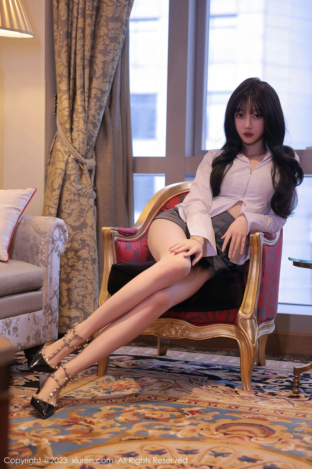 XiuRen 秀人 No.6739 玥儿玥er 黑色蕾丝灰色短裙广州旅拍2 - 2