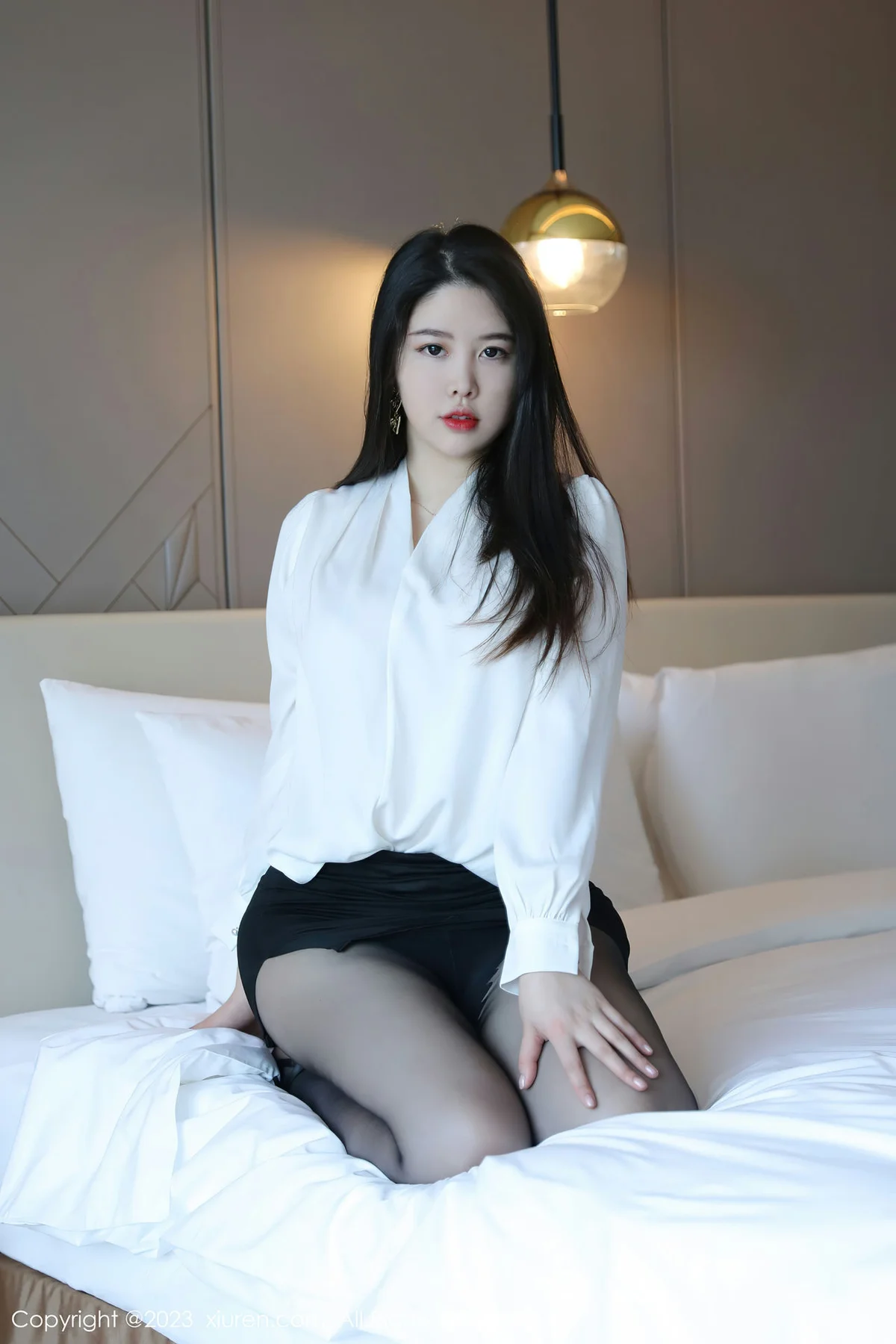 XiuRen 秀人 No.6782 樱桃小犊子 魅惑黑丝性感写真 - 2