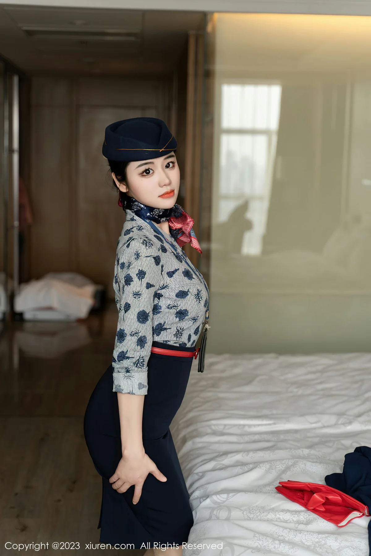 XiuRen 秀人 No.6790 汐汐爱吃草莓 空乘小姐姐性感写真 - 4