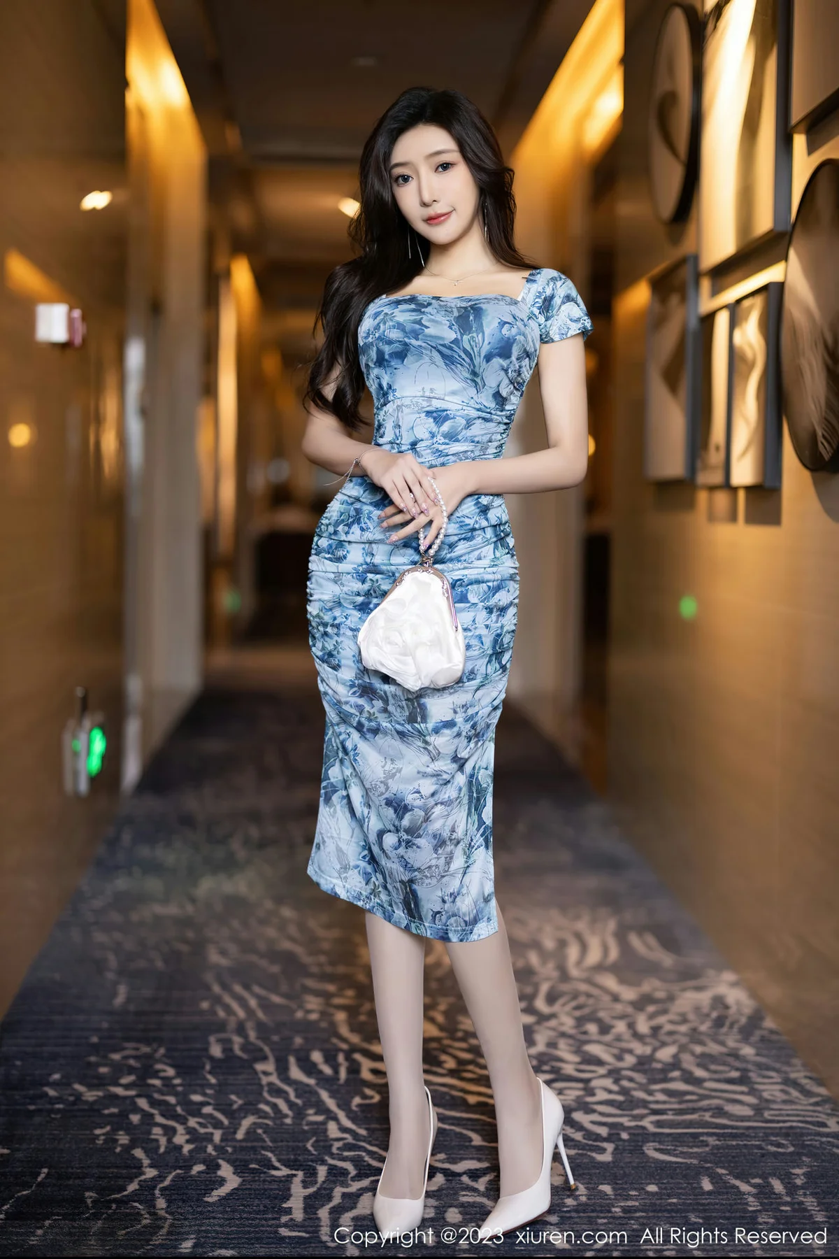 XiuRen 秀人 No.6812 王馨瑶yanni 花色连衣裙性感写真1 - 2