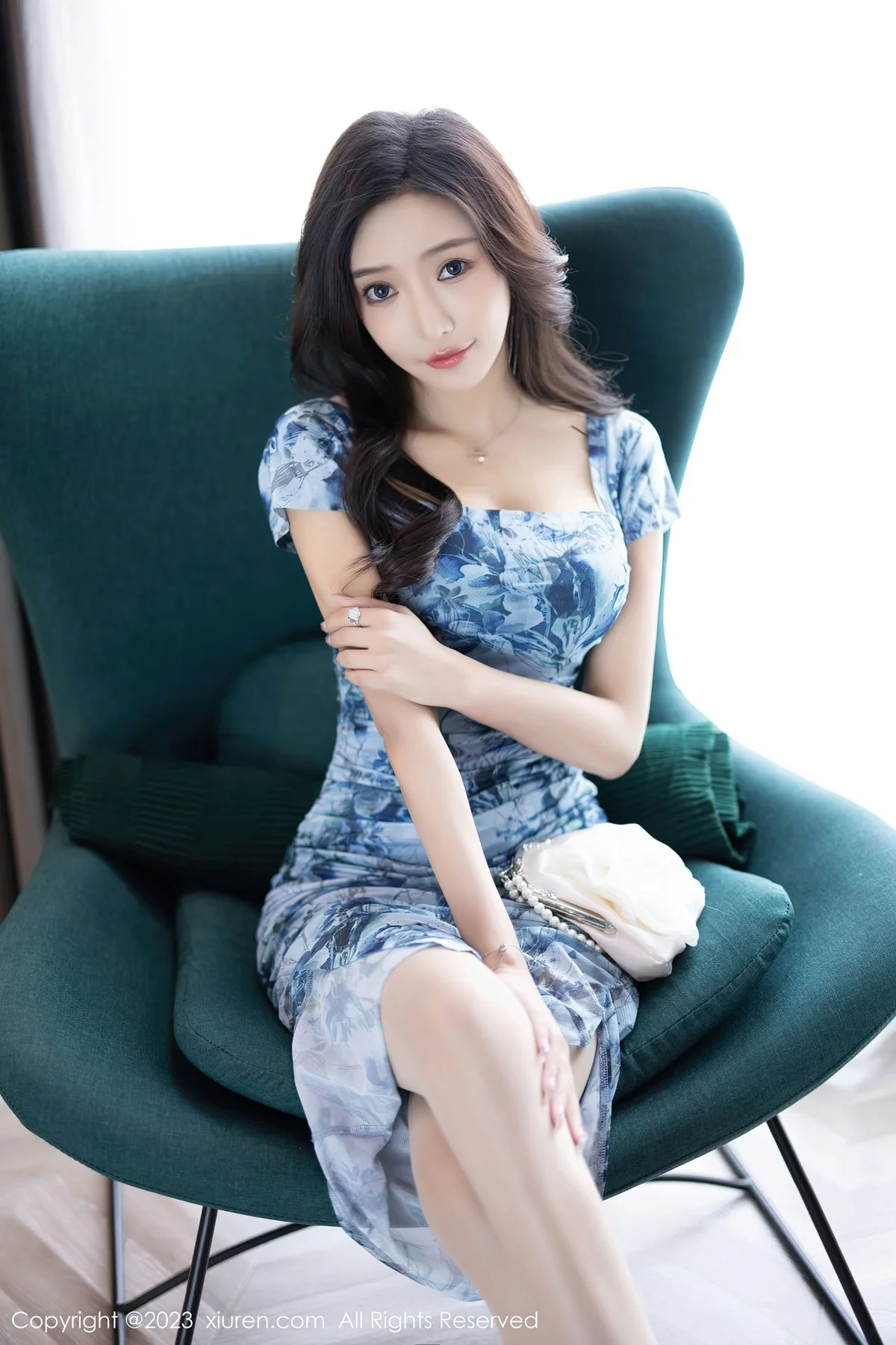 XiuRen 秀人 No.6812 王馨瑶yanni 花色连衣裙性感写真1 - 6