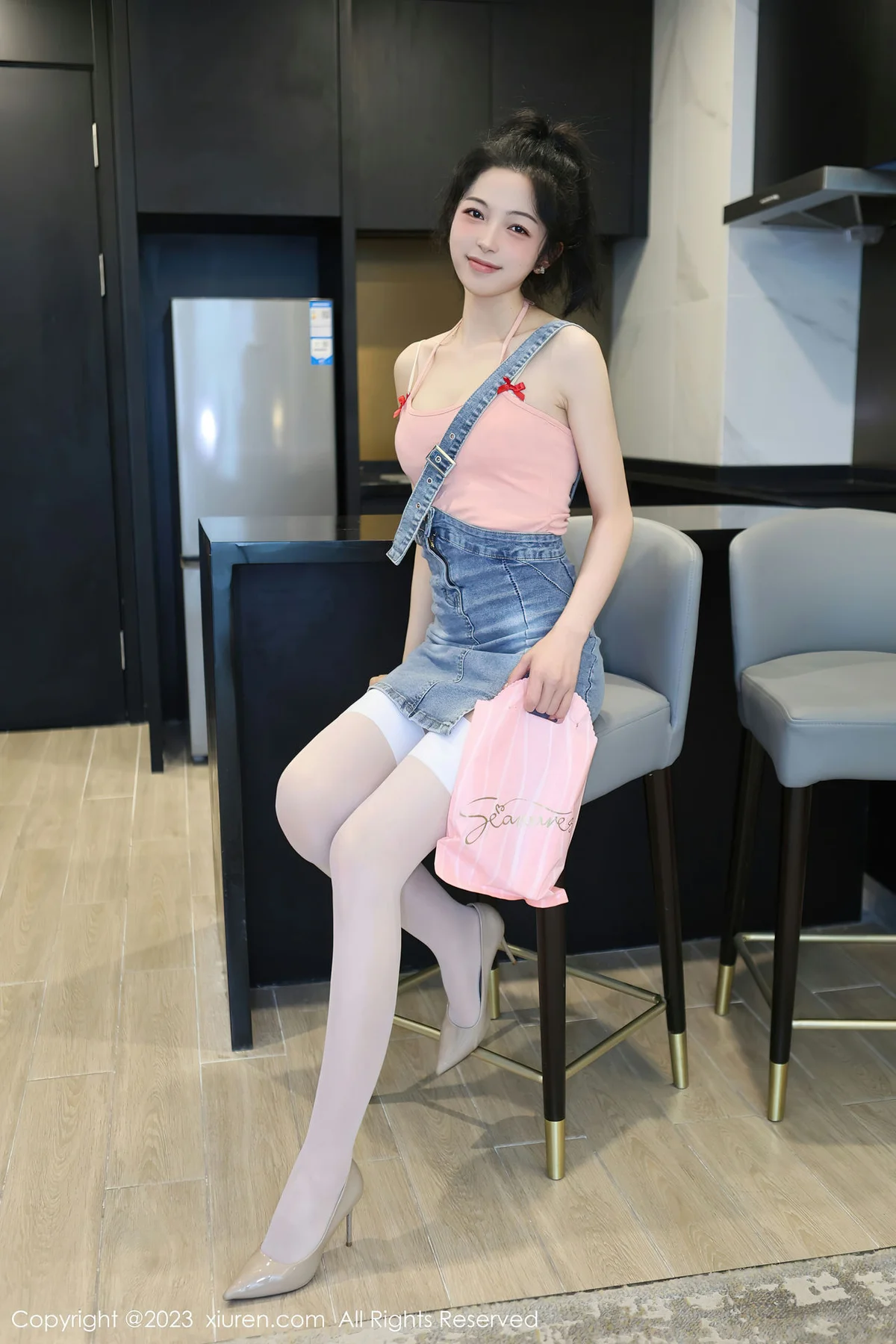 XiuRen 秀人 No.6816 茜茜Kimi 情趣护士服性感写真1 - 4