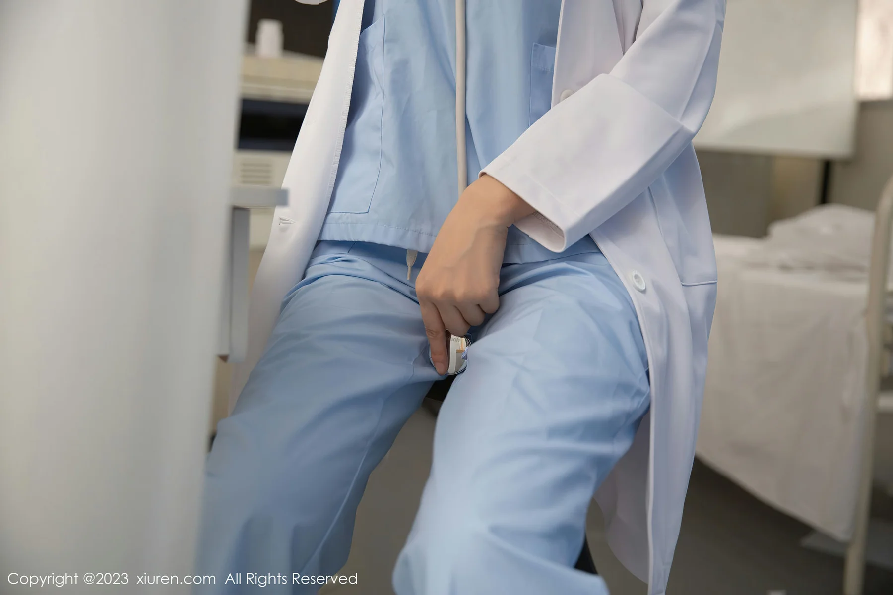 XiuRen 秀人 No.6849 绮里嘉ula 美女医生装扮性感写真1 - 5