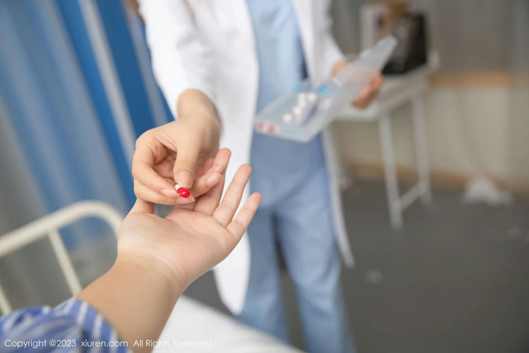 XiuRen 秀人 No.6849 绮里嘉ula 美女医生装扮性感写真1 - 10