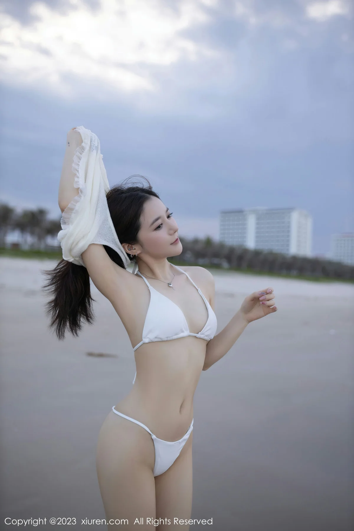 XiuRen 秀人 No.6852 鱼子酱Fish 白色比基尼巴厘岛旅拍1 - 4