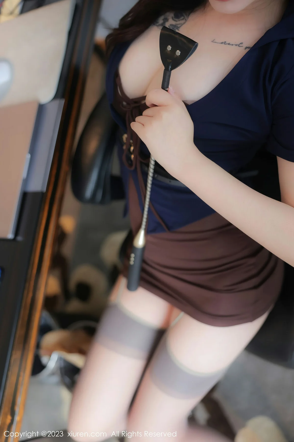 XiuRen 秀人 No.6872 Arude薇薇 灰色丝袜性感写真 - 9