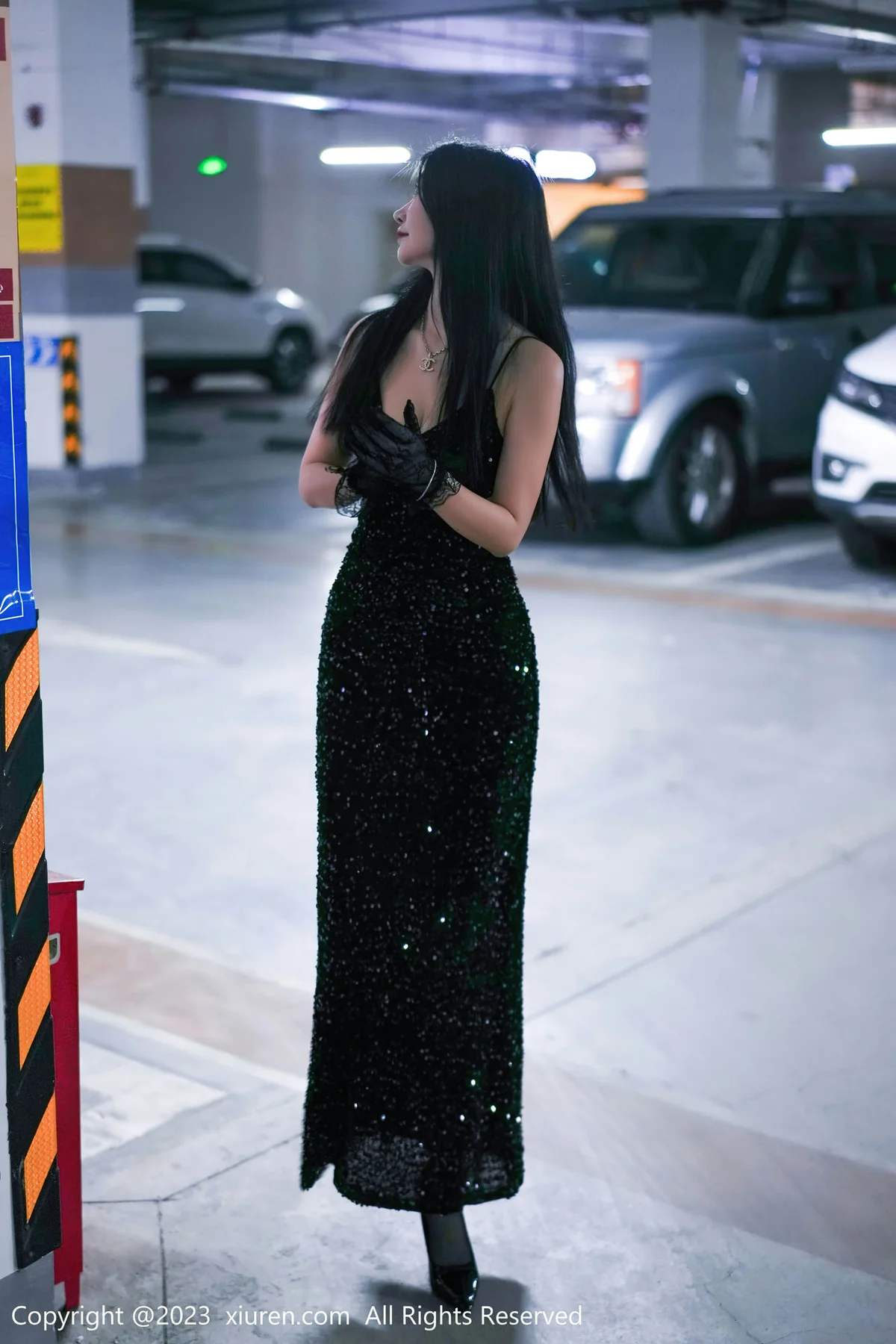 XiuRen 秀人 No.6881 laura阿姣 停车场尾随主题性感写真1 - 6