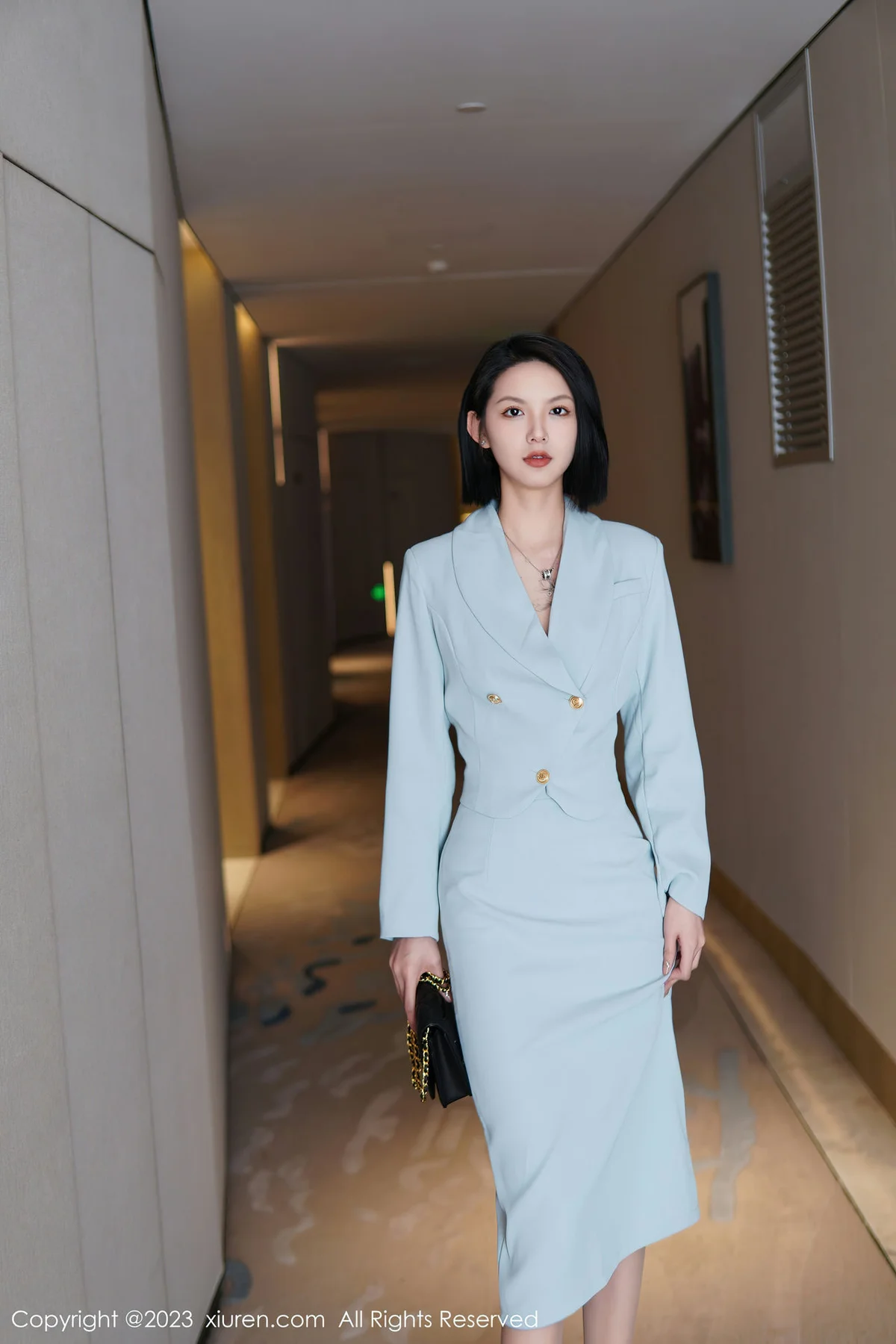 XiuRen 秀人 No.6885 乔一一 诱人原色丝袜性感写真 - 1