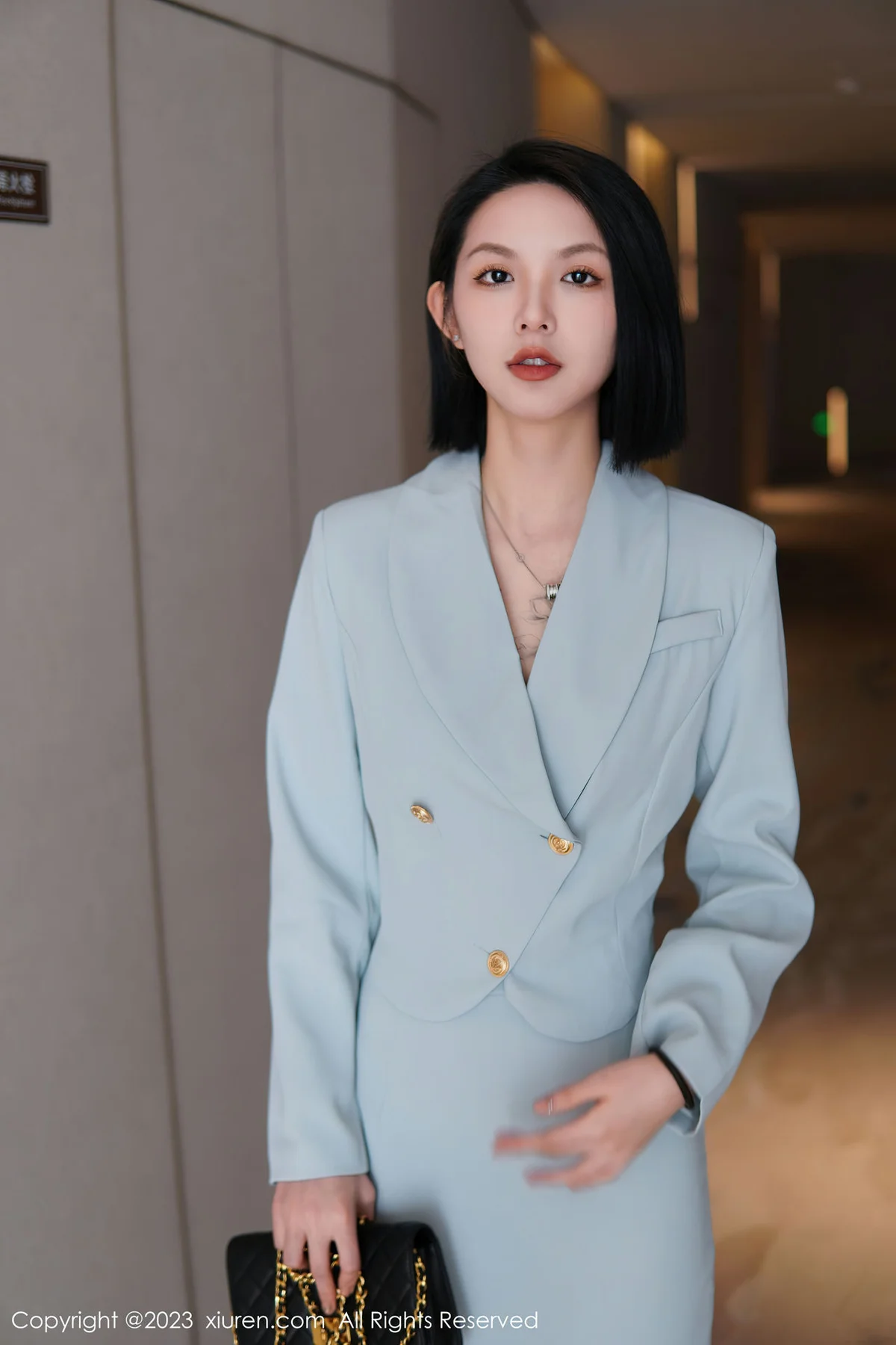 XiuRen 秀人 No.6885 乔一一 诱人原色丝袜性感写真 - 2