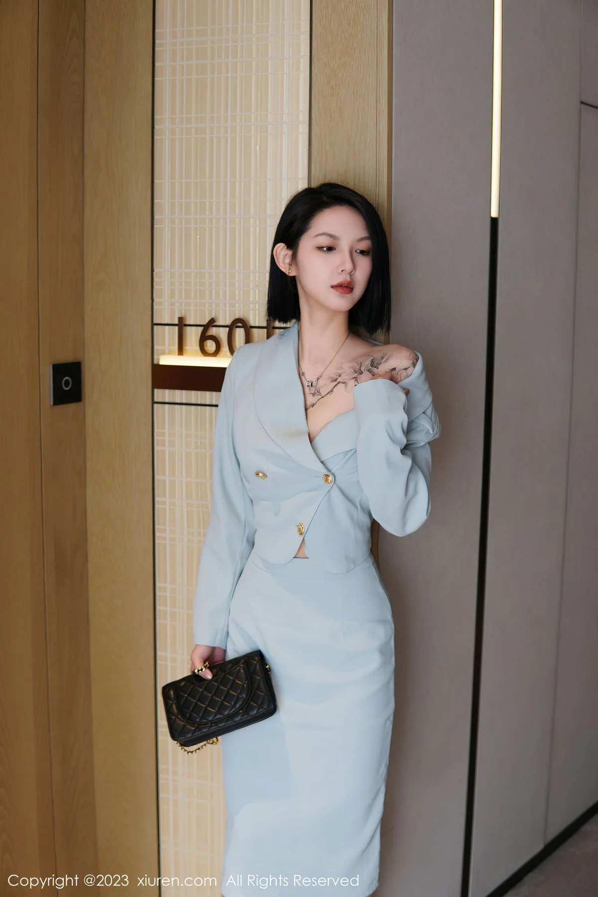 XiuRen 秀人 No.6885 乔一一 诱人原色丝袜性感写真 - 7