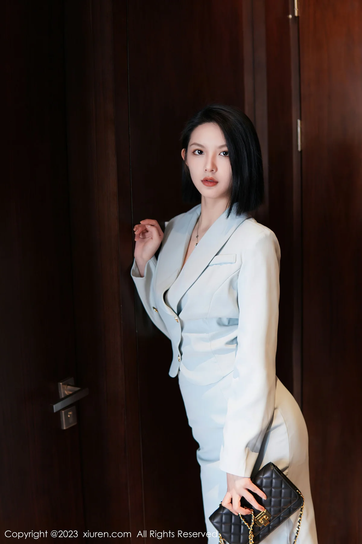 XiuRen 秀人 No.6885 乔一一 诱人原色丝袜性感写真 - 1