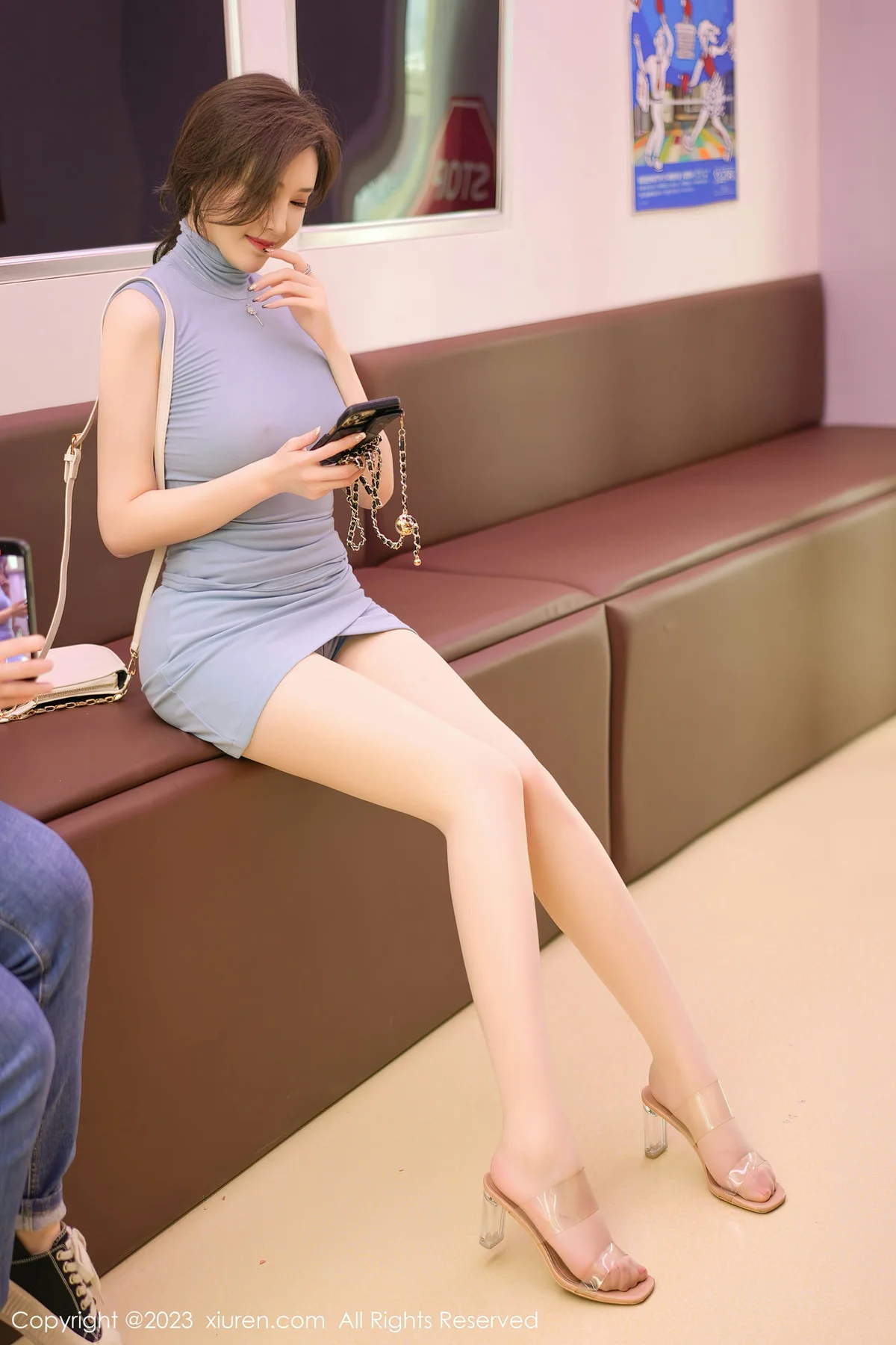 XiuRen 秀人 No.6888 Carol周妍希 地铁场景拍摄性感写真3 - 6