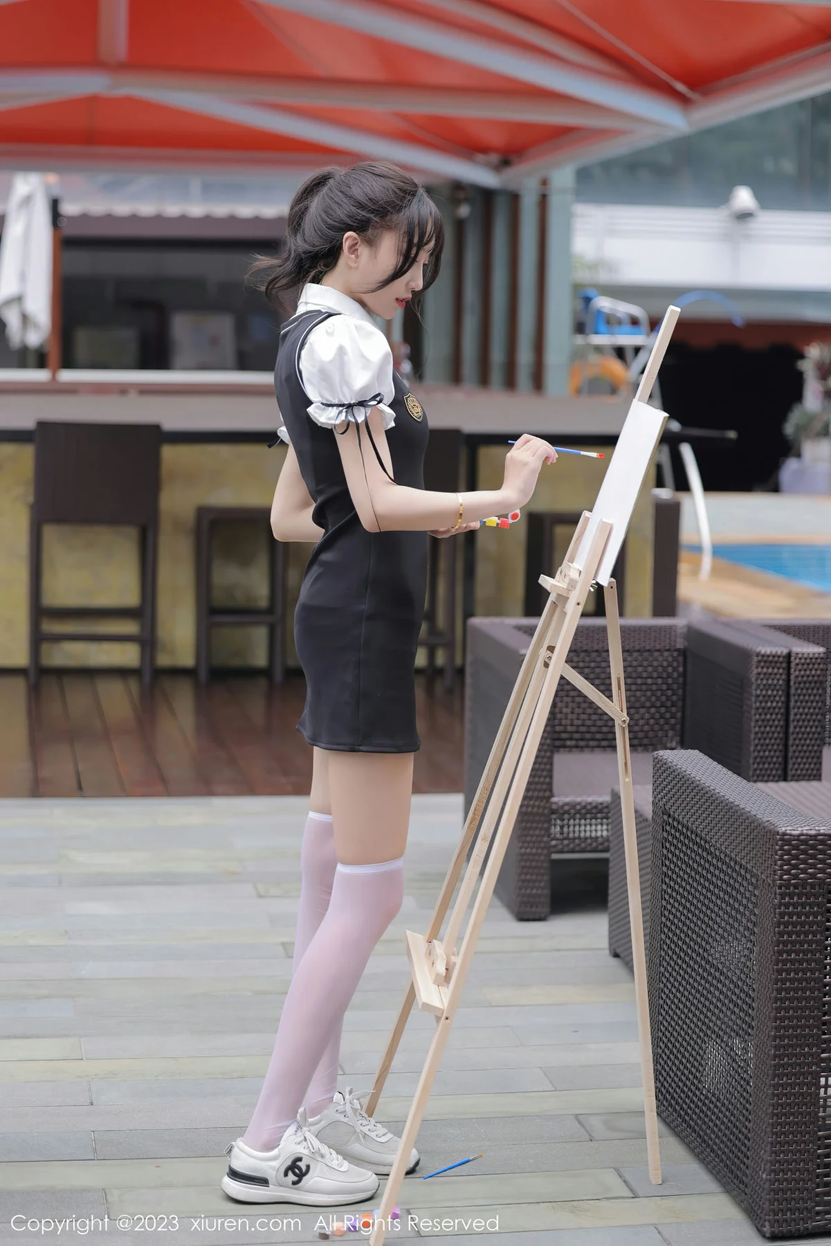 XiuRen 秀人 No.6889 玥儿玥er 黑色背带裙广州旅拍1 - 3