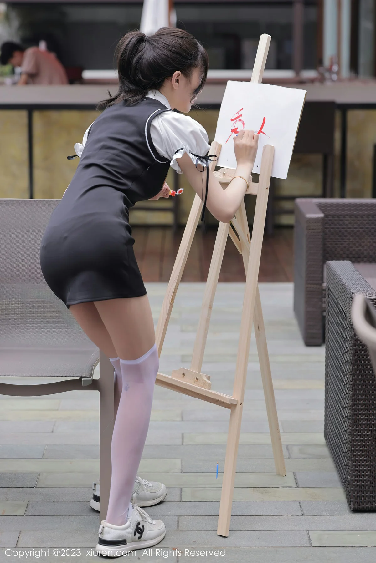 XiuRen 秀人 No.6889 玥儿玥er 黑色背带裙广州旅拍1 - 4