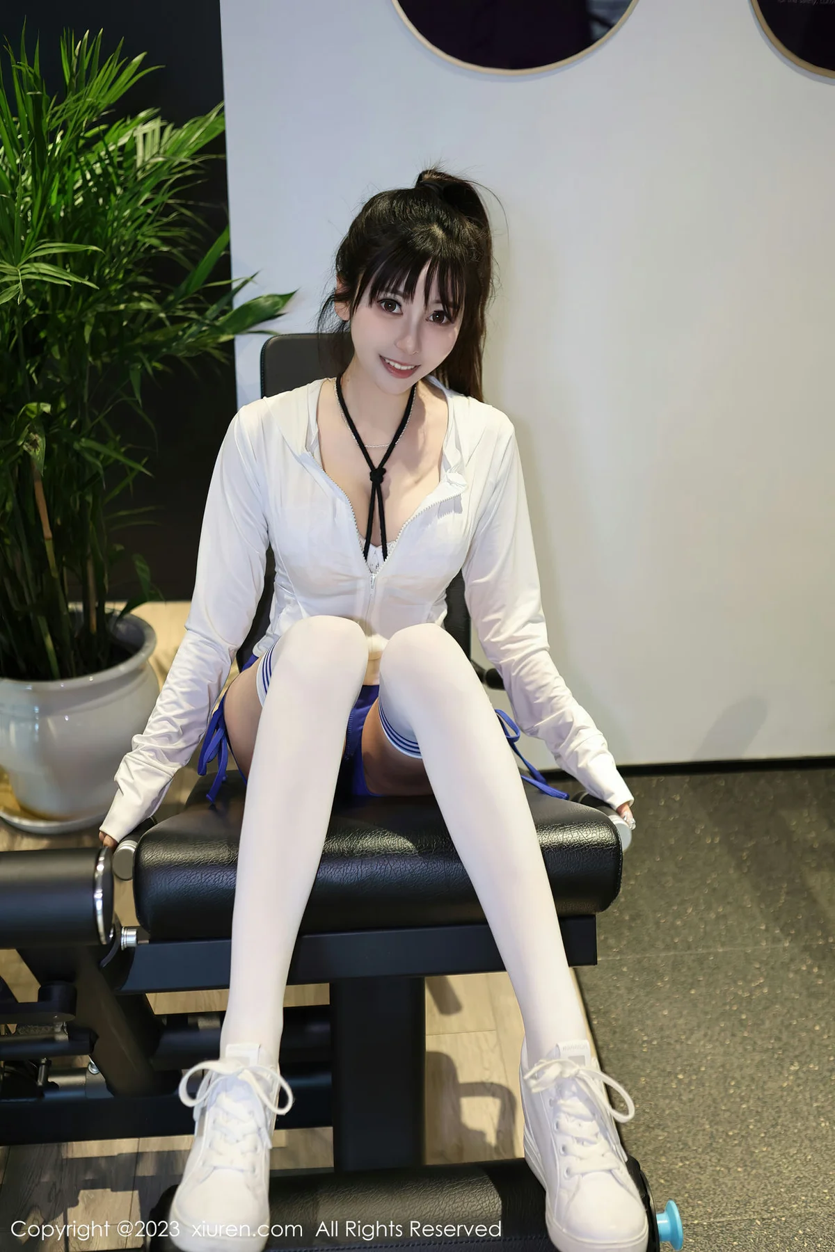 XiuRen 秀人 No.6909 夏希 白色长筒袜性感写真 - 5