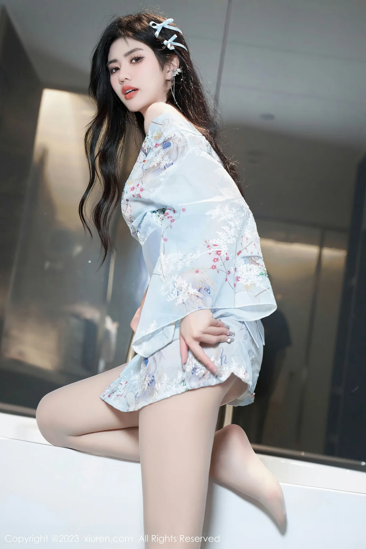 XiuRen 秀人 No.6924 浅浅Danny 原色丝袜性感写真1 - 3