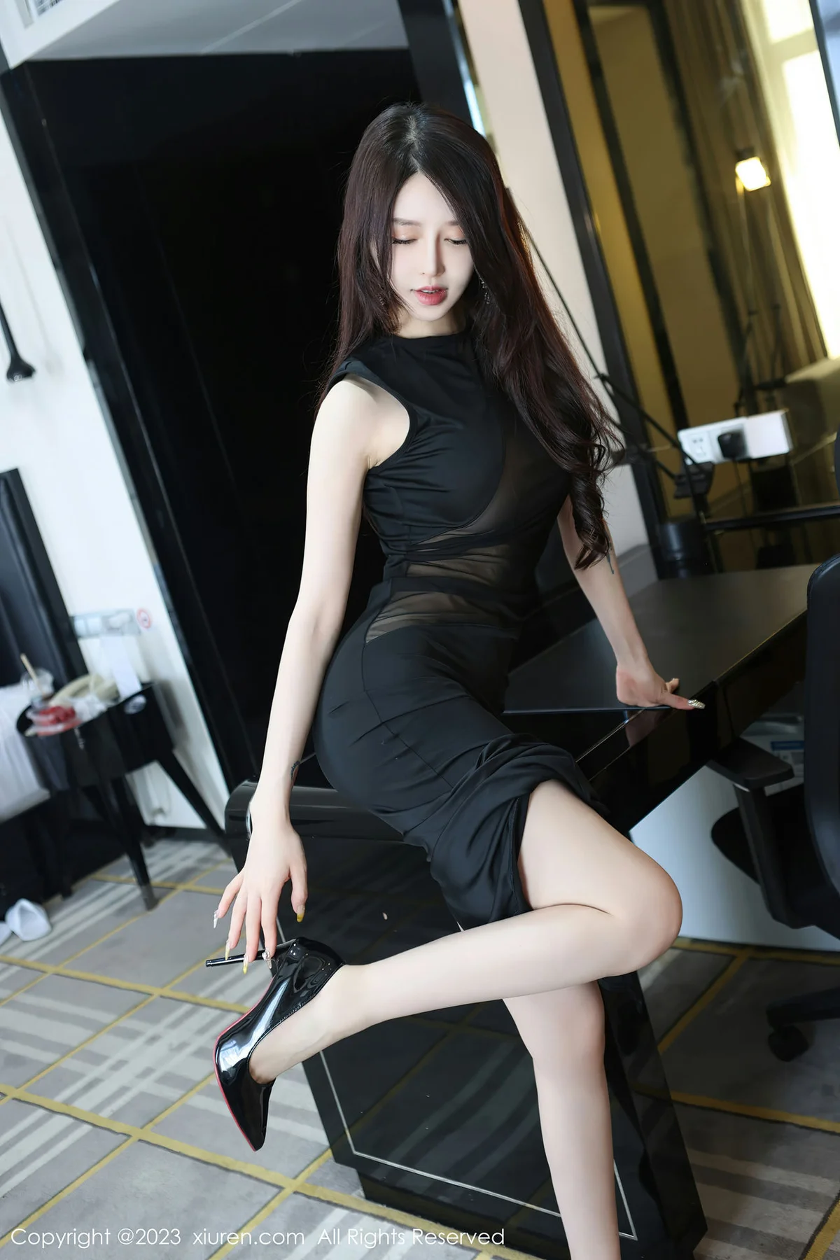 XiuRen 秀人 No.6937 玉兔miki 黑色薄纱连衣短裙性感写真3 - 2