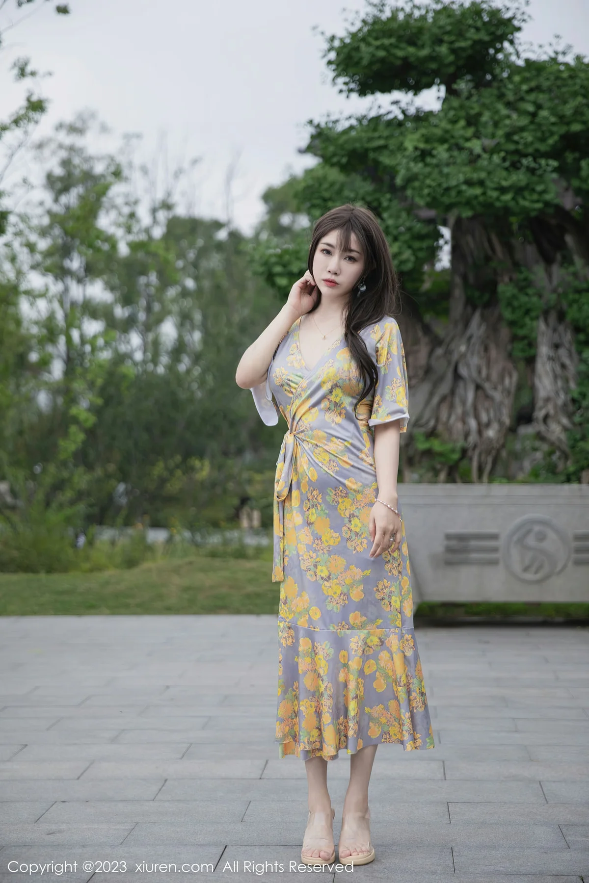 XiuRen 秀人 No.6949 严利娅Yuliya 黄灰色睡裙性感写真2 - 8