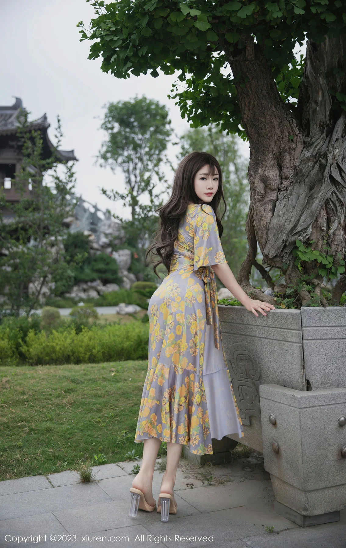 XiuRen 秀人 No.6949 严利娅Yuliya 黄灰色睡裙性感写真2 - 1