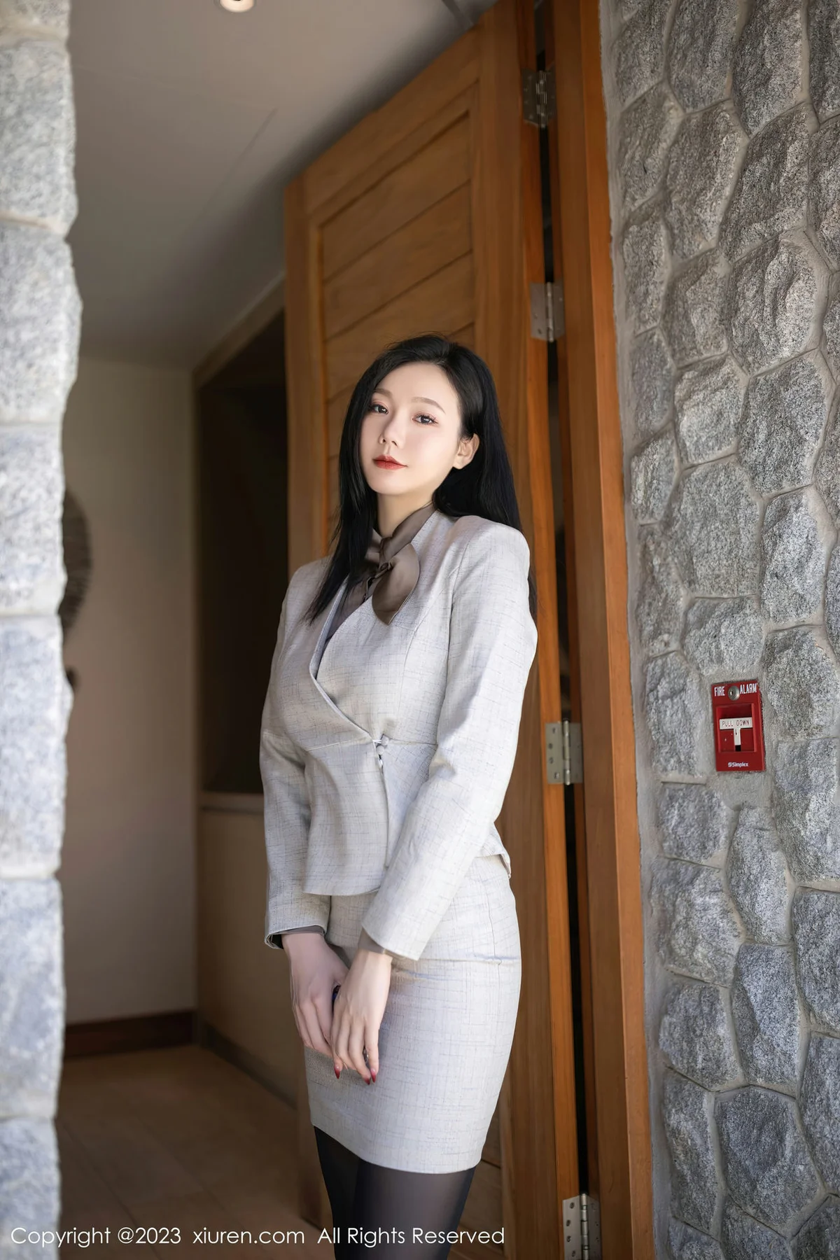 XiuRen 秀人 No.6951 安然anran 灰色职业Ol泰国旅拍1 - 1