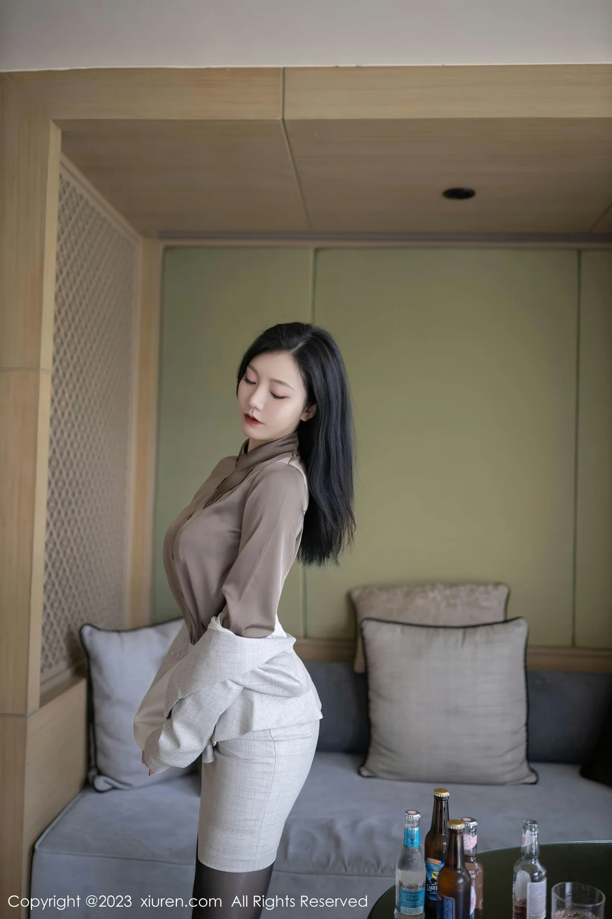 XiuRen 秀人 No.6951 安然anran 灰色职业Ol泰国旅拍1 - 10