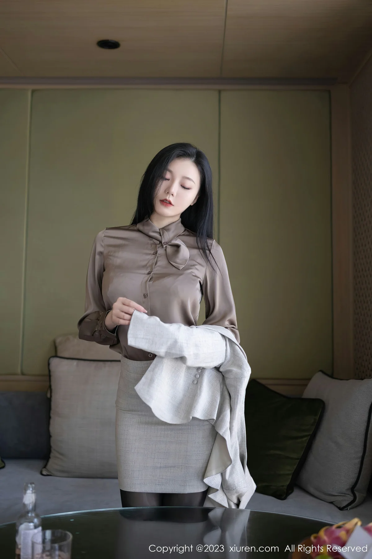 XiuRen 秀人 No.6951 安然anran 灰色职业Ol泰国旅拍1 - 1