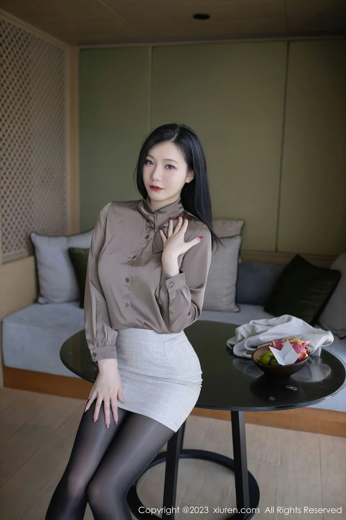 XiuRen 秀人 No.6951 安然anran 灰色职业Ol泰国旅拍1 - 8