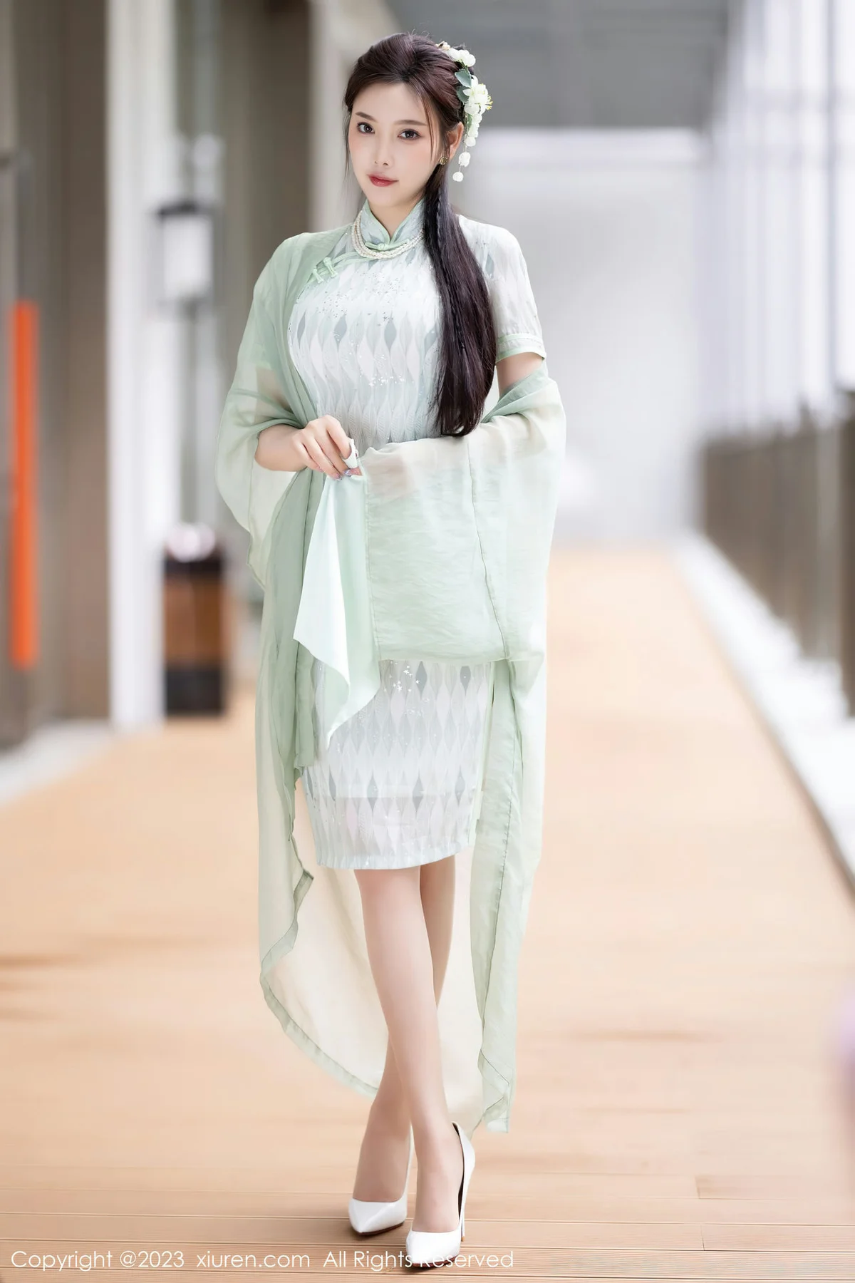 XiuRen 秀人 No.6983 杨晨晨Yome 淡绿色旗袍性感写真 - 2