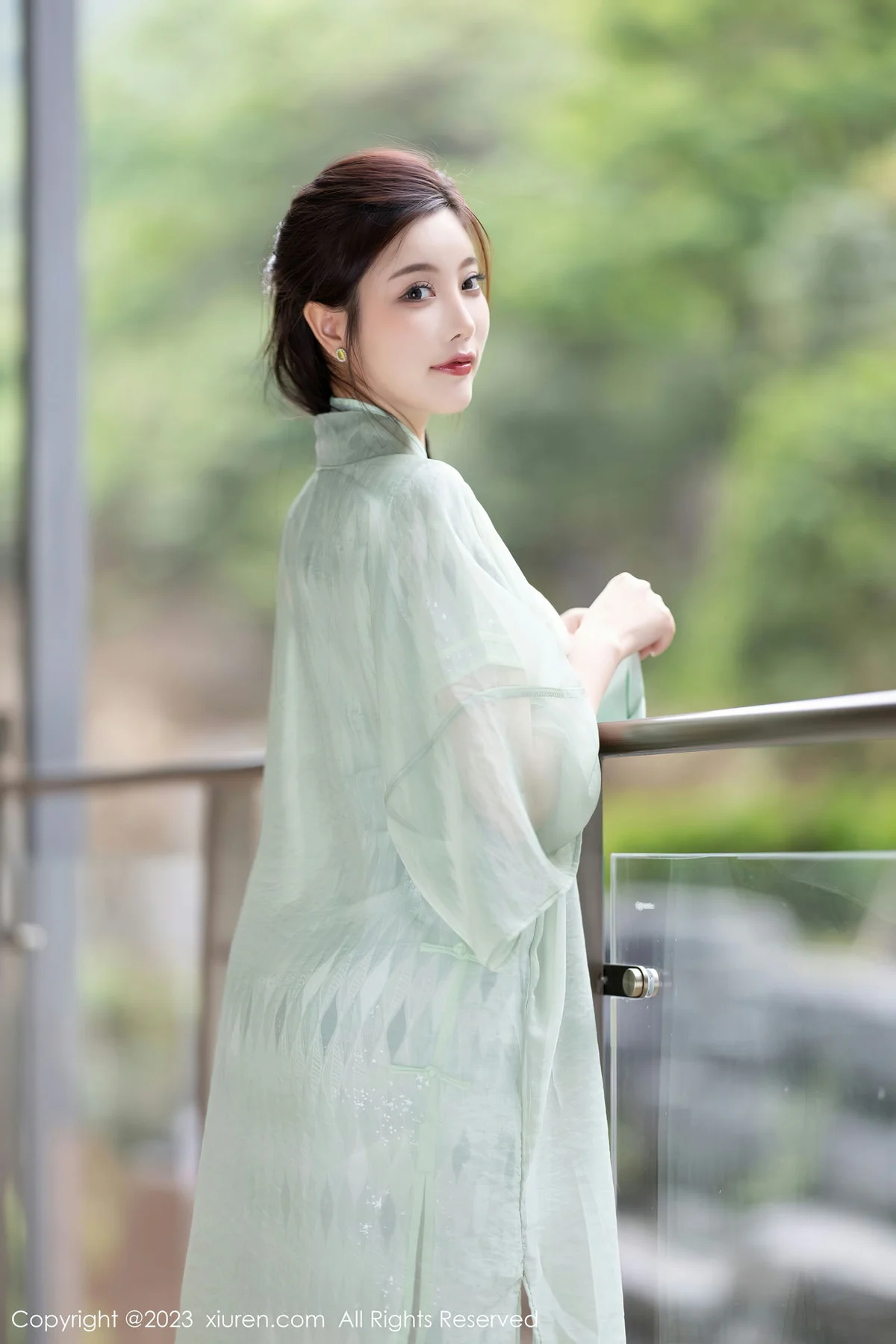 XiuRen 秀人 No.6983 杨晨晨Yome 淡绿色旗袍性感写真 - 3