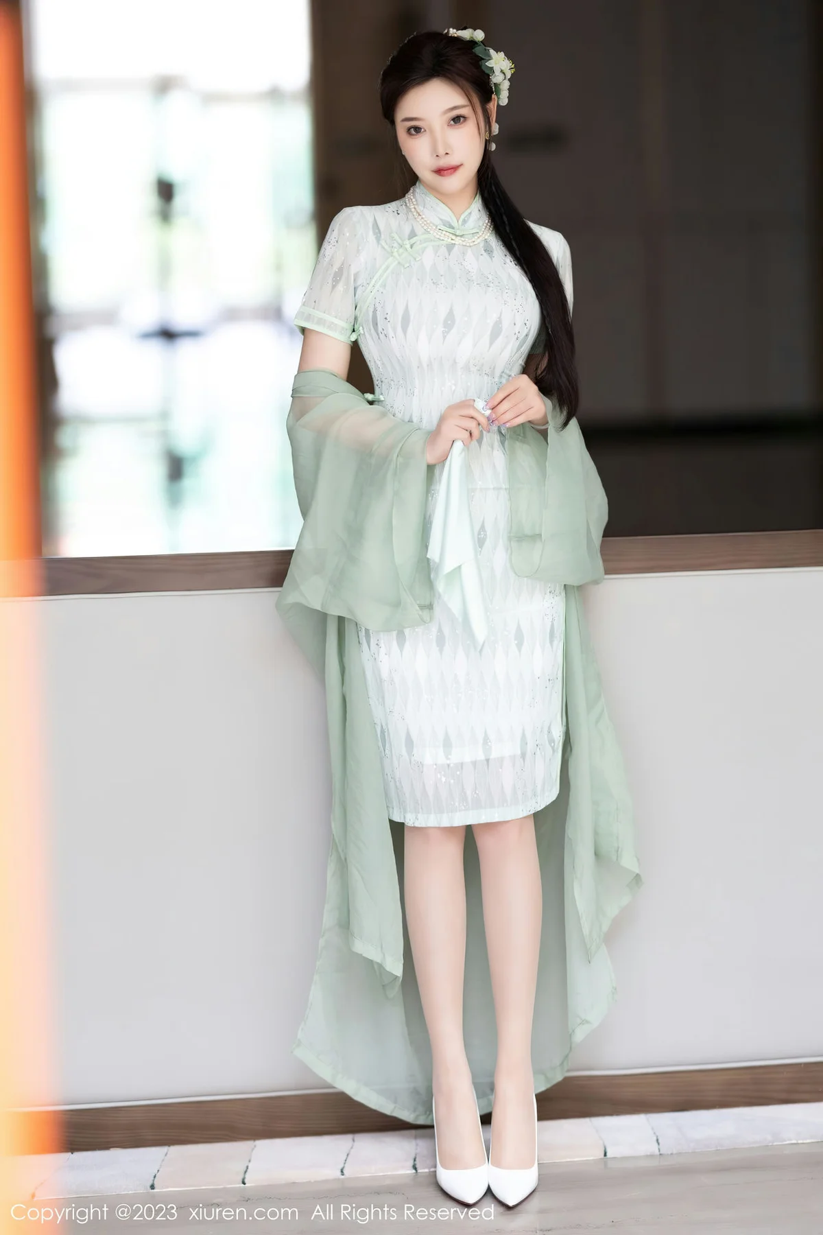 XiuRen 秀人 No.6983 杨晨晨Yome 淡绿色旗袍性感写真 - 8