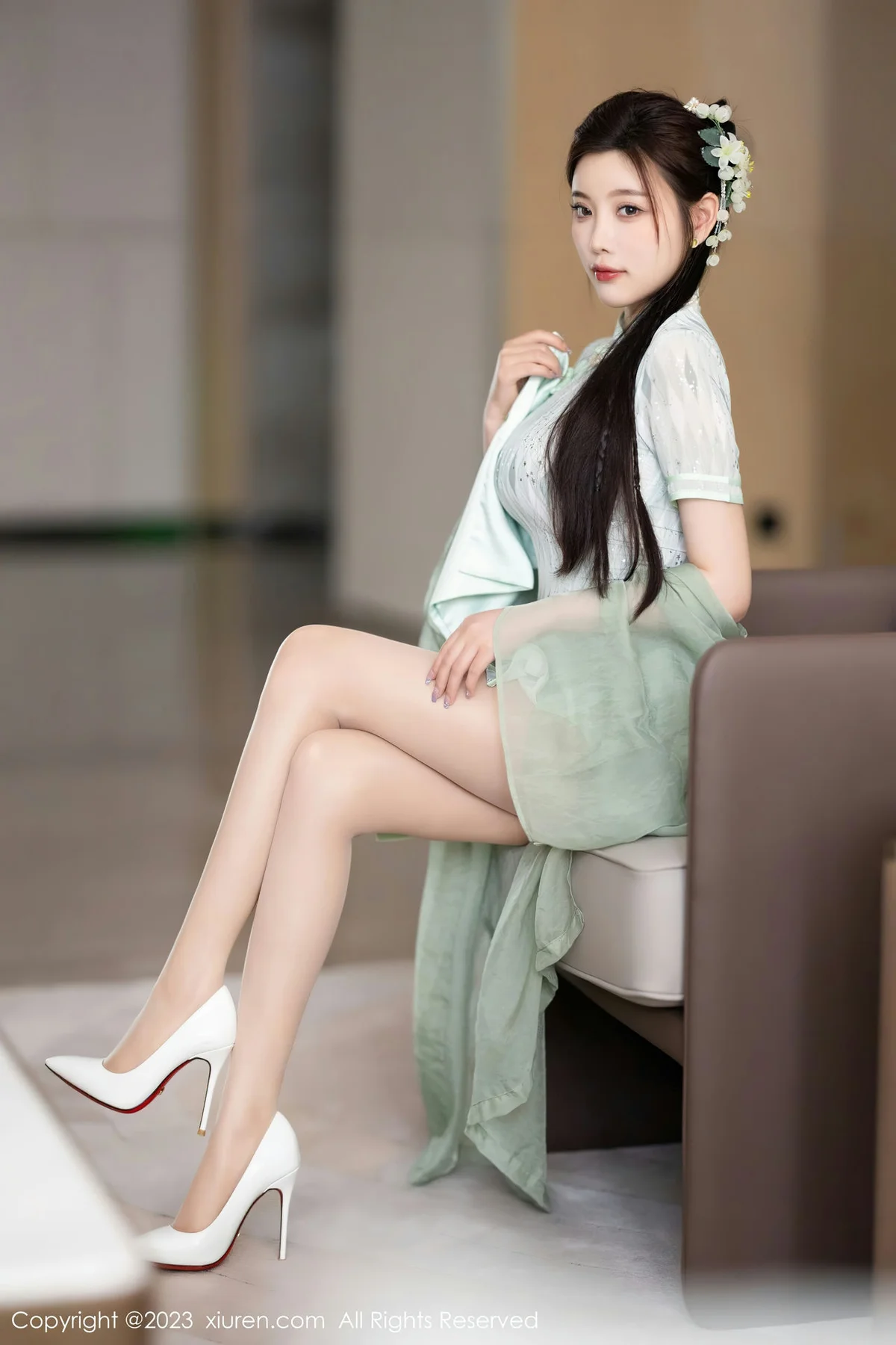 XiuRen 秀人 No.6983 杨晨晨Yome 淡绿色旗袍性感写真 - 2